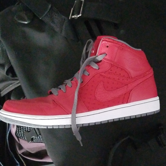 Sneakers - Picture 3 of 4